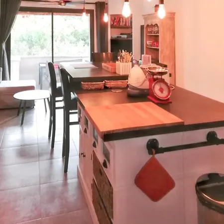 Charmante à Avec Piscine Privée Et Jardin Villa