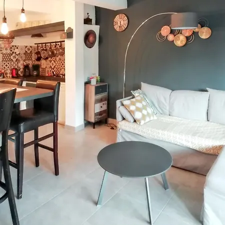 Charmante à Avec Piscine Privée Et Jardin Dauphin