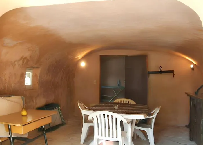 Charmante A Avec Piscine Privee Et Jardin Dauphin